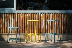 Huggy Bar Stool - H 65 Cm / Aluminium - Maiori -Coffee Tables Sales Shop bar stool huggy mustard madeindesign 276887 product800