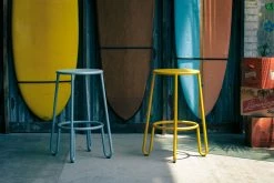 Huggy Bar Stool - H 65 Cm / Aluminium - Maiori -Coffee Tables Sales Shop bar stool huggy mustard madeindesign 276888 product800