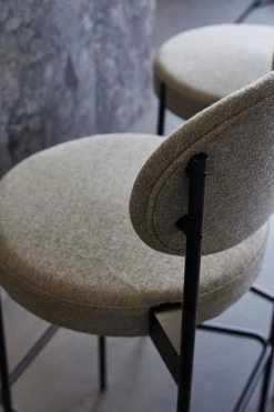 Series 430 Bar Stool - / Rembourré - Tissu - H 65 Cm - Verpan -Coffee Tables Sales Shop bar stool series 430 tissu gris clair madeindesign 302205 product800