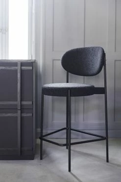 Series 430 Bar Stool - / Rembourré - Tissu - H 65 Cm - Verpan -Coffee Tables Sales Shop bar stool series 430 tissu gris clair madeindesign 302208 product800