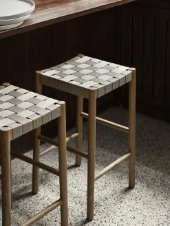 Betty TK7 High Stool - / H 60 Cm - Hand-woven Linen Straps - &tradition 7 Betty TK7 High Stool - / H 60 Cm - Hand-woven Linen Straps - &tradition -Coffee Tables Sales Shop high stool betty tk7 oak natural linen madeindesign 359610 product800