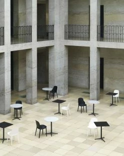 Allez 4L OUTDOOR Round Table - / Ø 70 Cm - Marble - Normann Copenhagen -Coffee Tables Sales Shop round table allez 4l outdoor white marble outdoor madeindesign 364846 product800