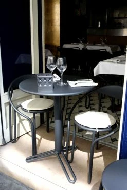 Huggy Bistro Round Table - / Ø 75 Cm - Aluminium - Maiori -Coffee Tables Sales Shop round table huggy bistro dawn madeindesign 356839 product800