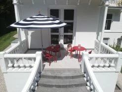 Toní Bistreau Round Table - / Ø 80 Cm - Parasol Hole + Removable Candle Holder - Fatboy -Coffee Tables Sales Shop round table toni bistreau fir tree green madeindesign 356014 product800